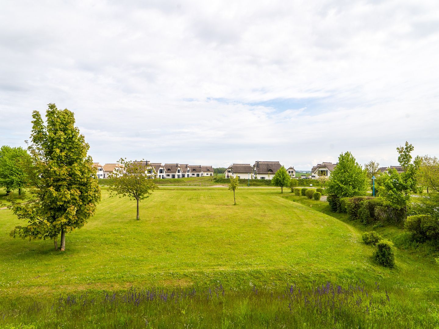 Feriendorf Rugana Komfortplus Ferienwohnung mit 1 Schlafzimmer (B04) Insel Rügen - Gartenblick