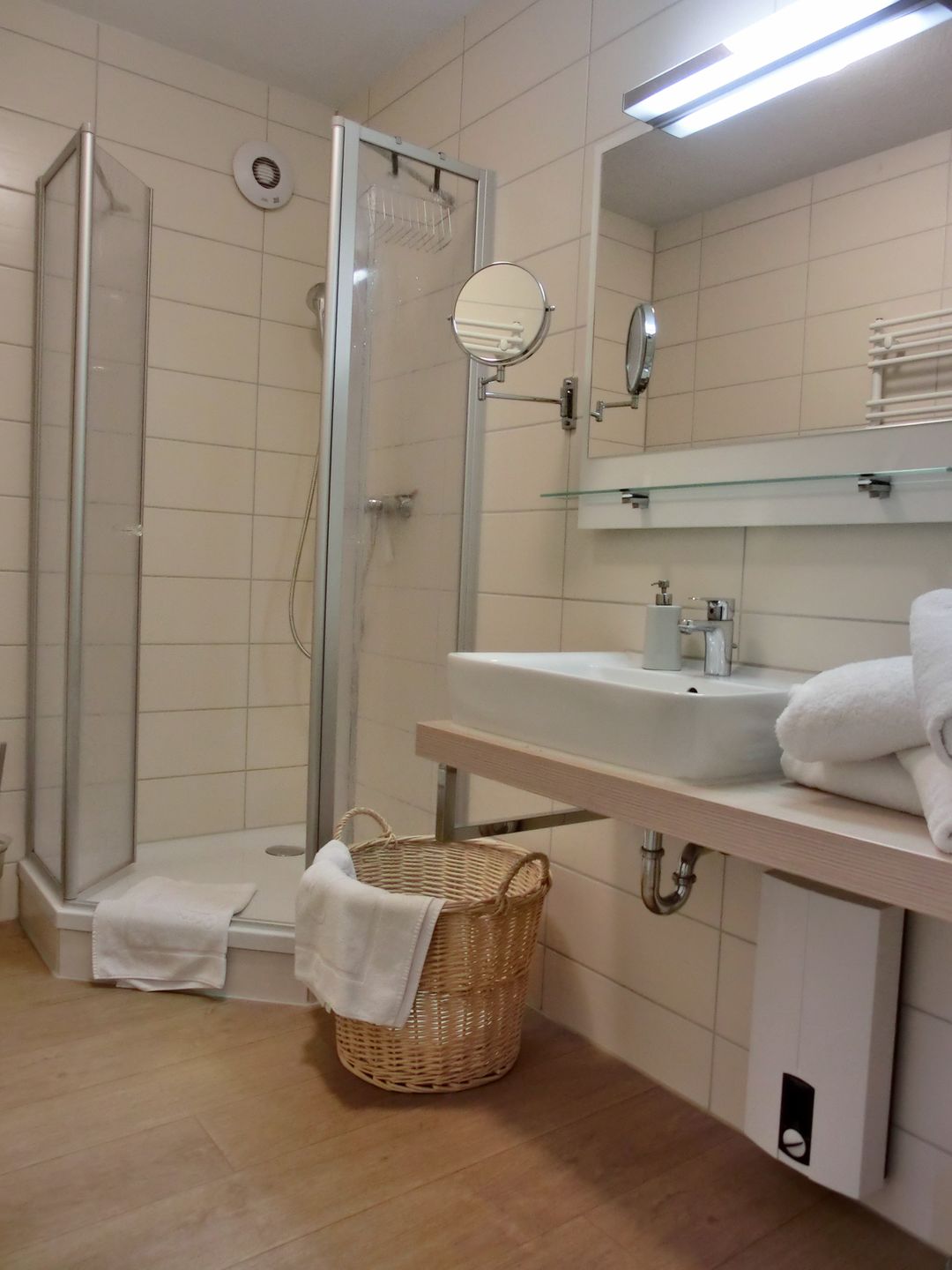  Ferienwohnung KWE 30 OG Graal-Müritz Küstenwald - Badezimmer