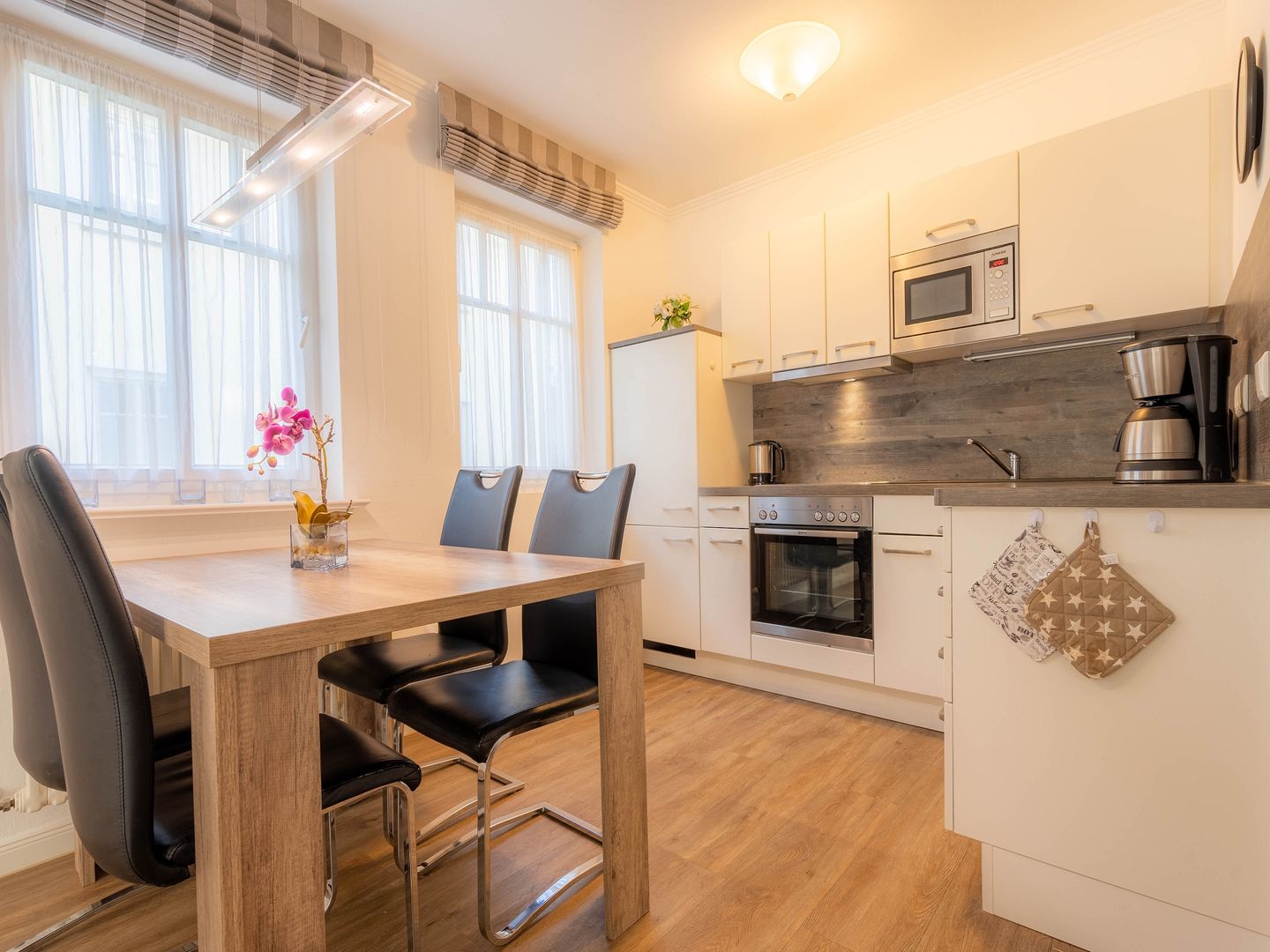 Dünenpark Binz Komfortplus Ferienwohnung mit 1 Schlafzimmer und Terrasse im Erdgeschoss (033) Insel Rügen - Küche / Küchenzeile