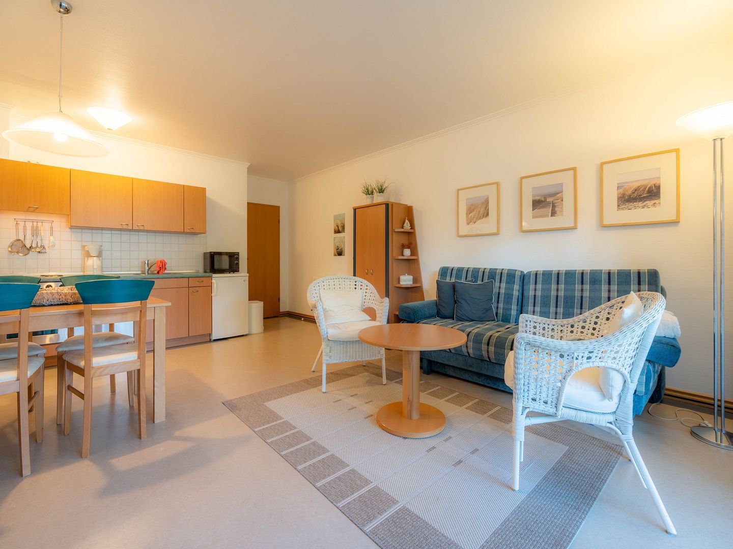 Dünenpark Binz Komfort Ferienwohnung mit 1 Schlafzimmer und Balkon im Obergeschoss (107) Insel Rügen - Wohnzimmer