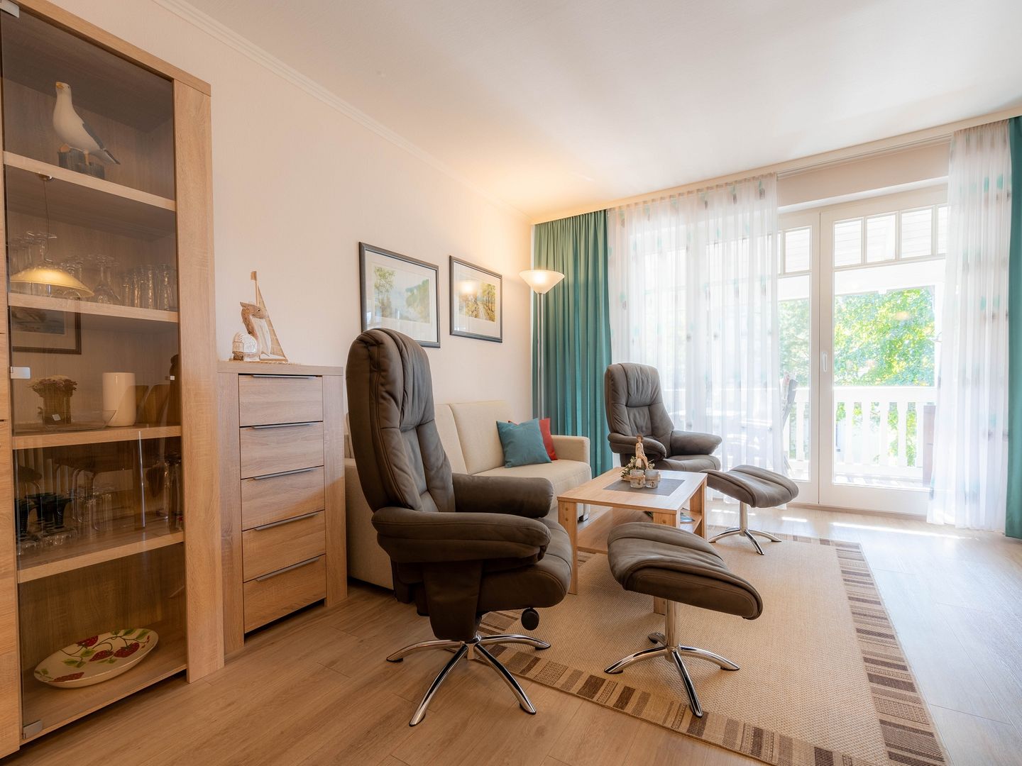 Dünenpark Binz Komfortplus Ferienwohnung mit 1 Schlafzimmer und Balkon im Obergeschoss (157) Insel Rügen - Wohnzimmer