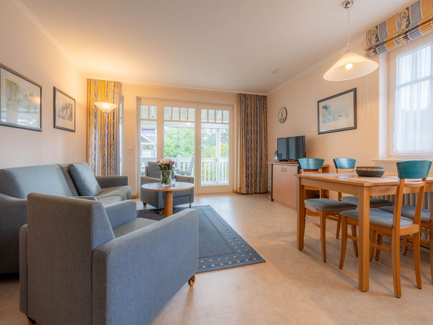 Dünenpark Binz Komfort Ferienwohnung mit 1 Schlafzimmer und Balkon im Obergeschoss (225) Insel Rügen - Wohnzimmer