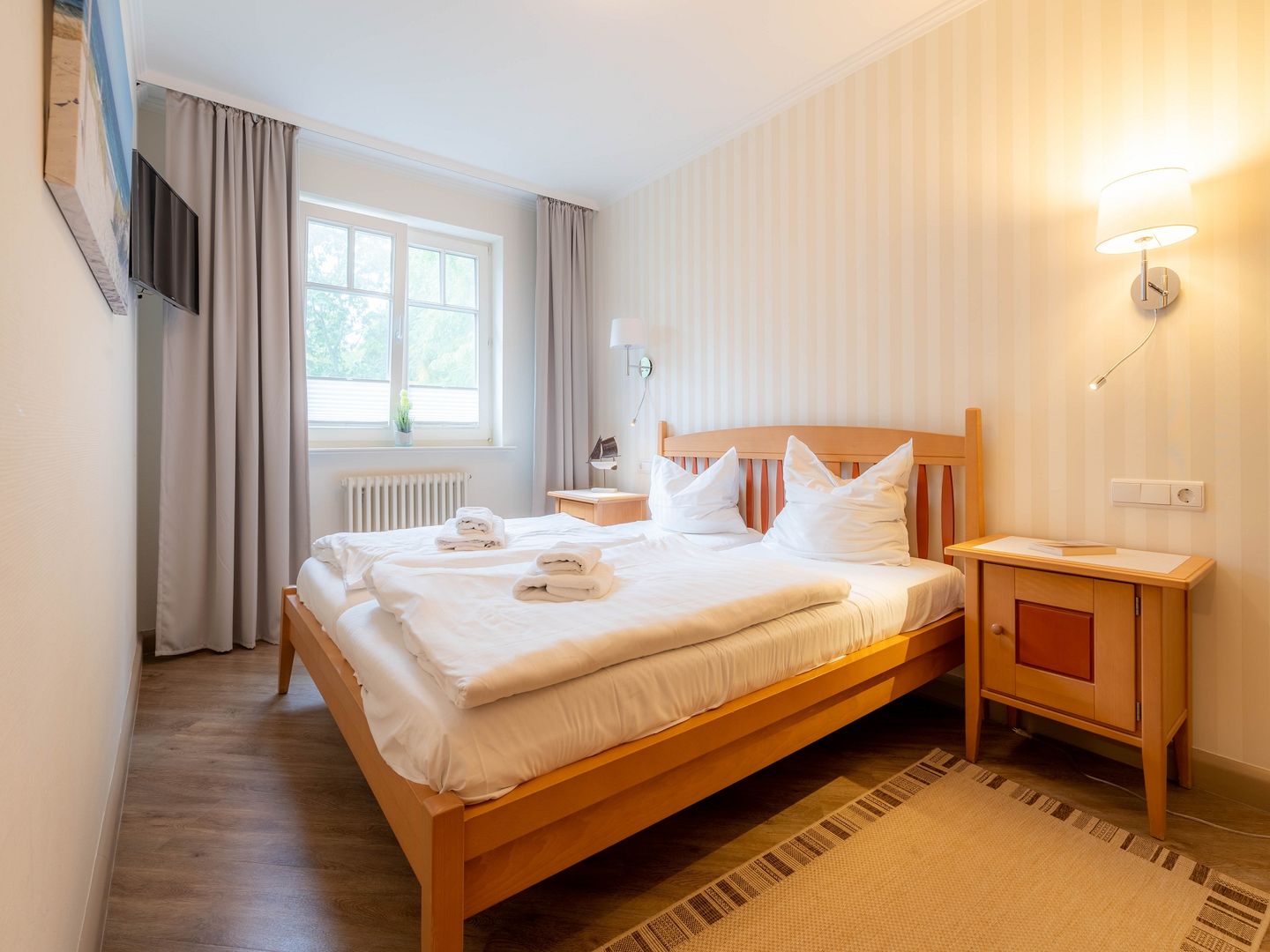 Dünenpark Binz Komfortplus Ferienwohnung mit 1 Schlafzimmer und Balkon im Obergeschoss (279) Insel Rügen - Schlafzimmer