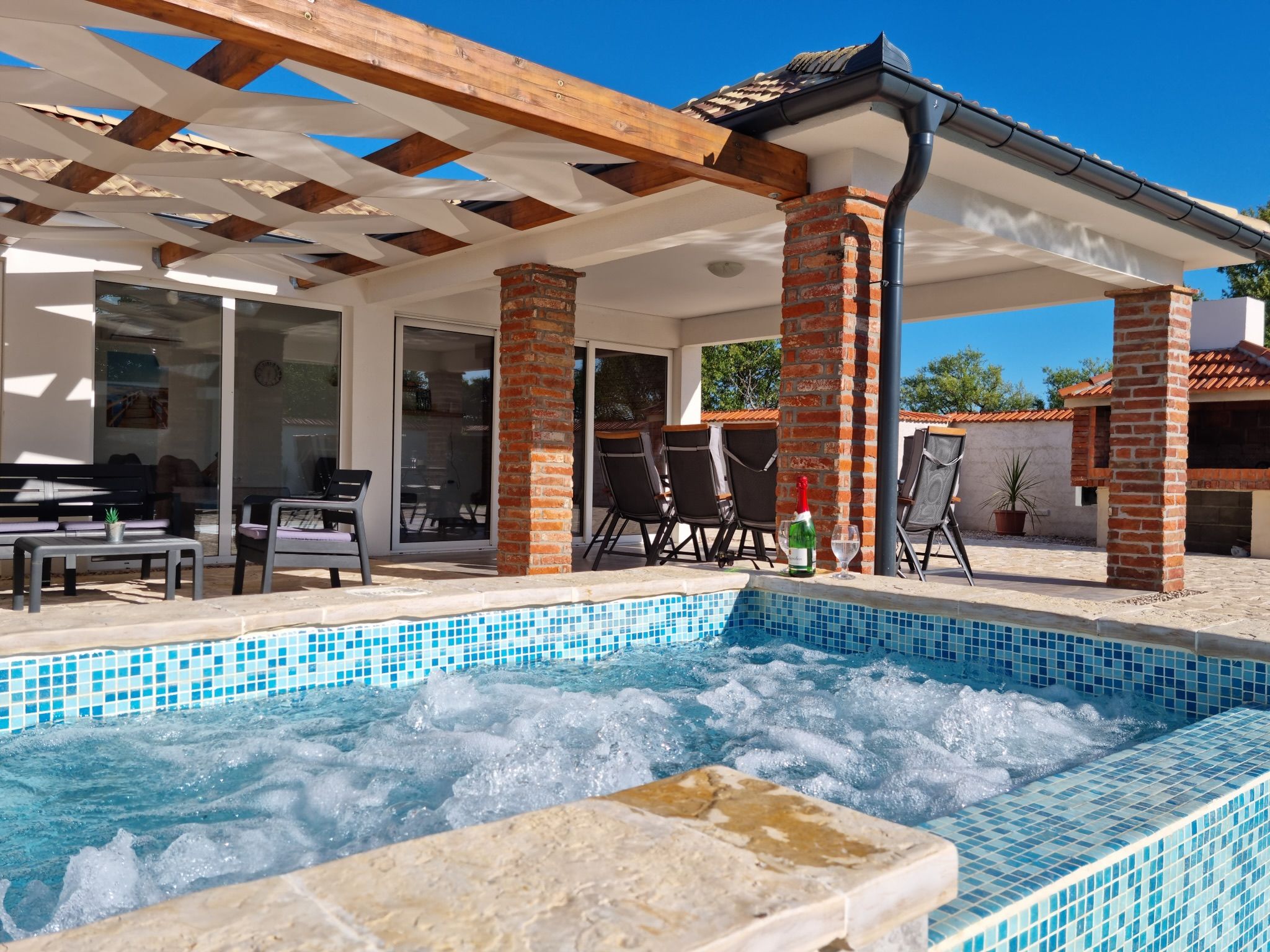 Urlando - Entspannen, genießen, auftanken – in Ihrer exklusiven Poolvilla nahe der Adria