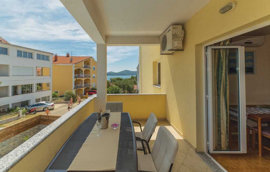 Urlando - Ferienwohnung für 4 Gäste & Hund mit Balkon und seitlichem Meerblick & Pool