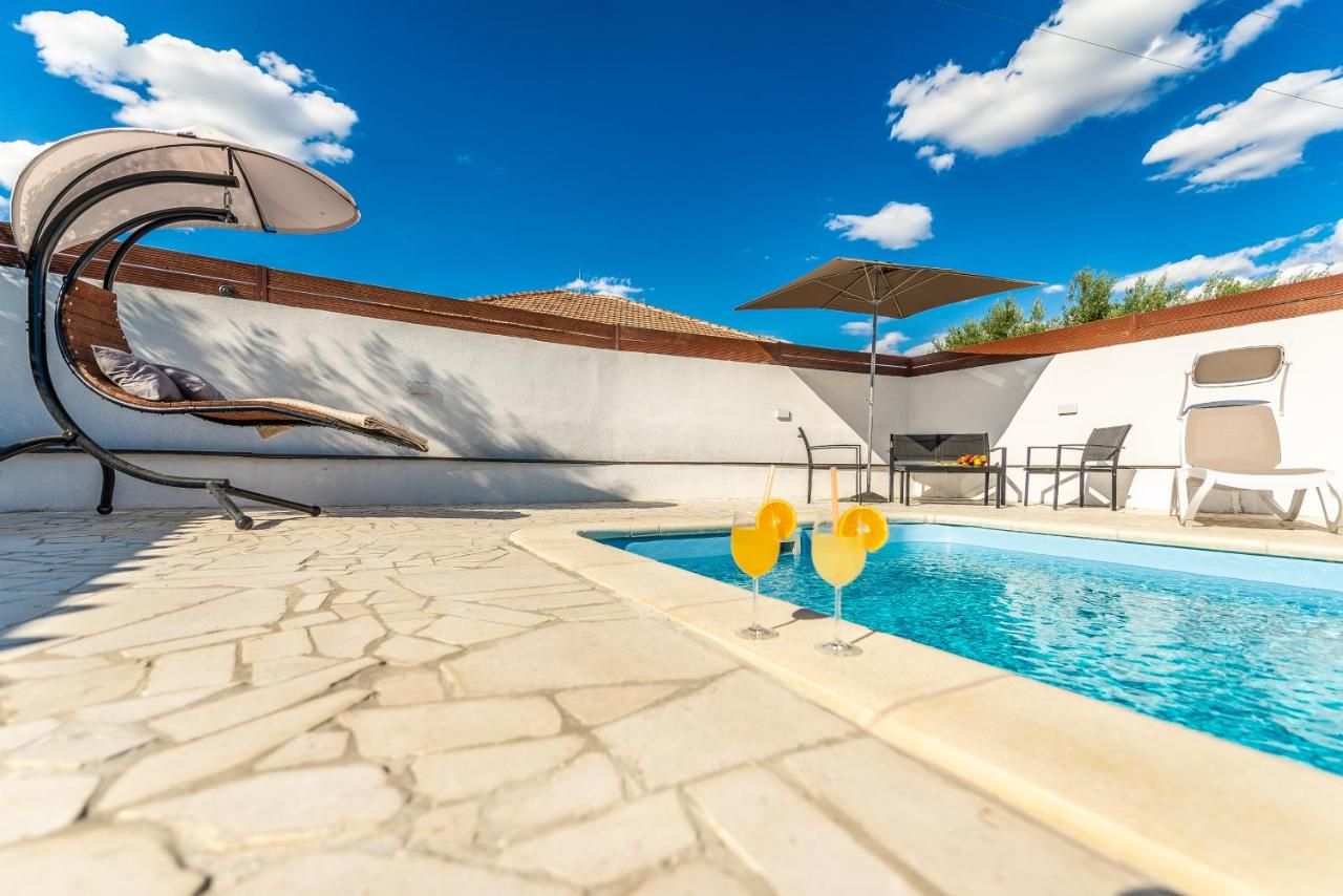 Urlando - Apartment mit Swimmingpool – perfekt für den Sommerurlaub in Kroatien