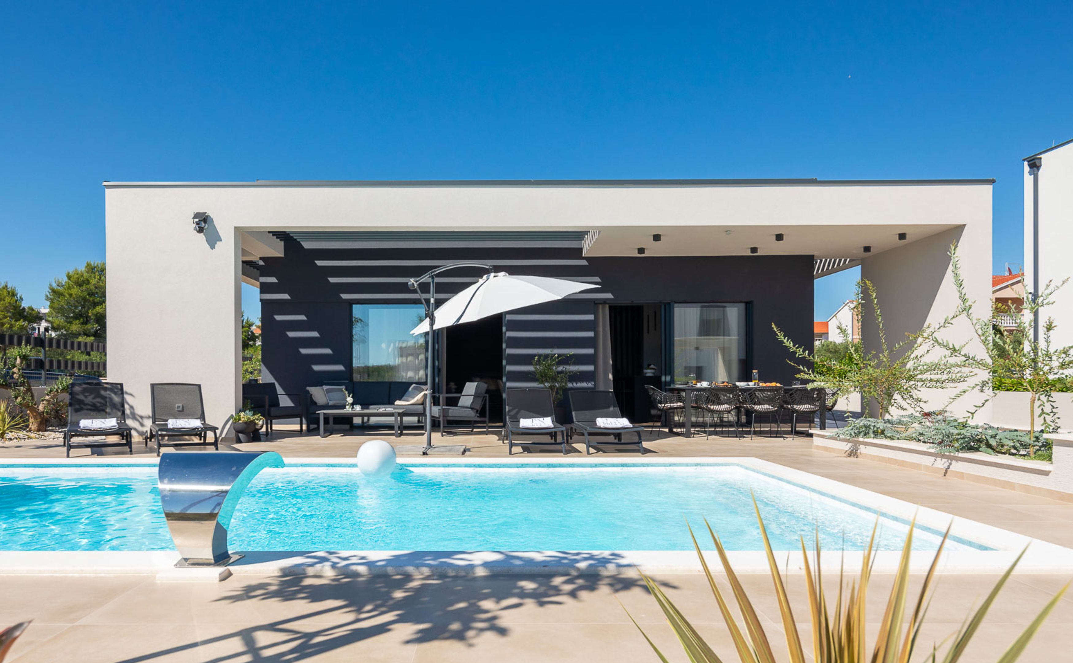 Luxury Villa by Urlando