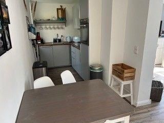 Essbereich zwischen Küche und Wintergarten