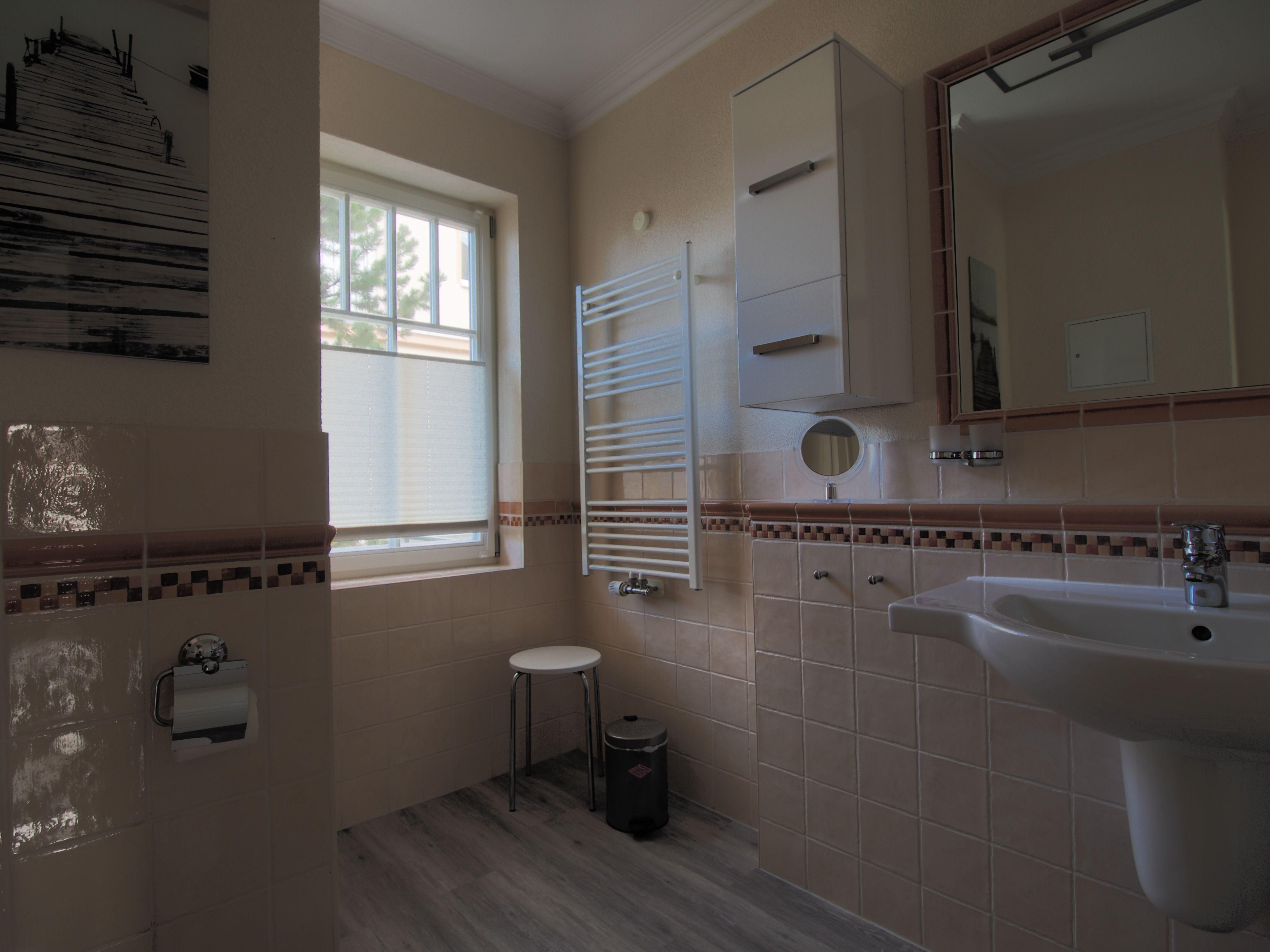 Bad mit Tageslicht und Dusche