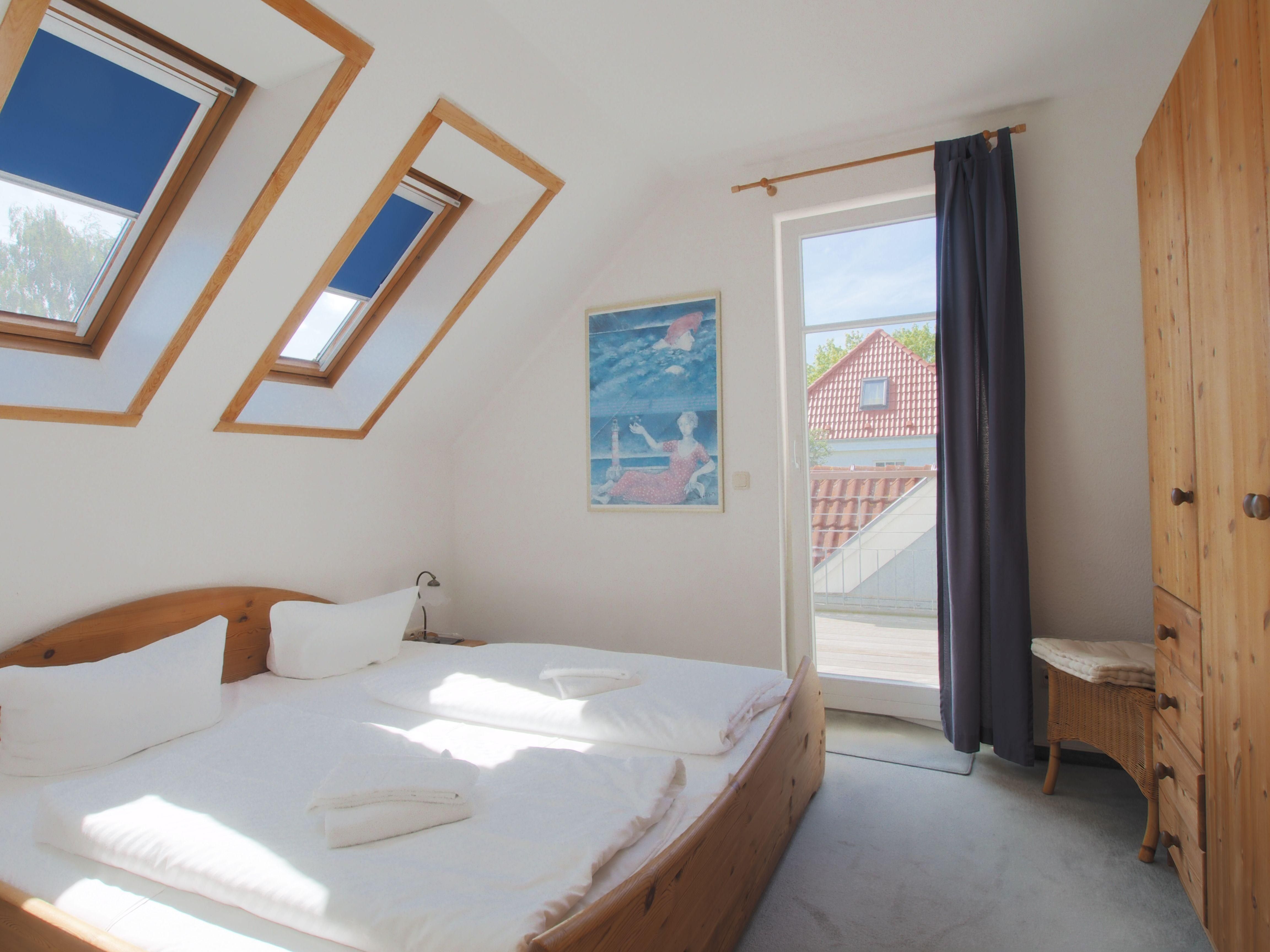 Schlafzimmer mit Kleiderschrank