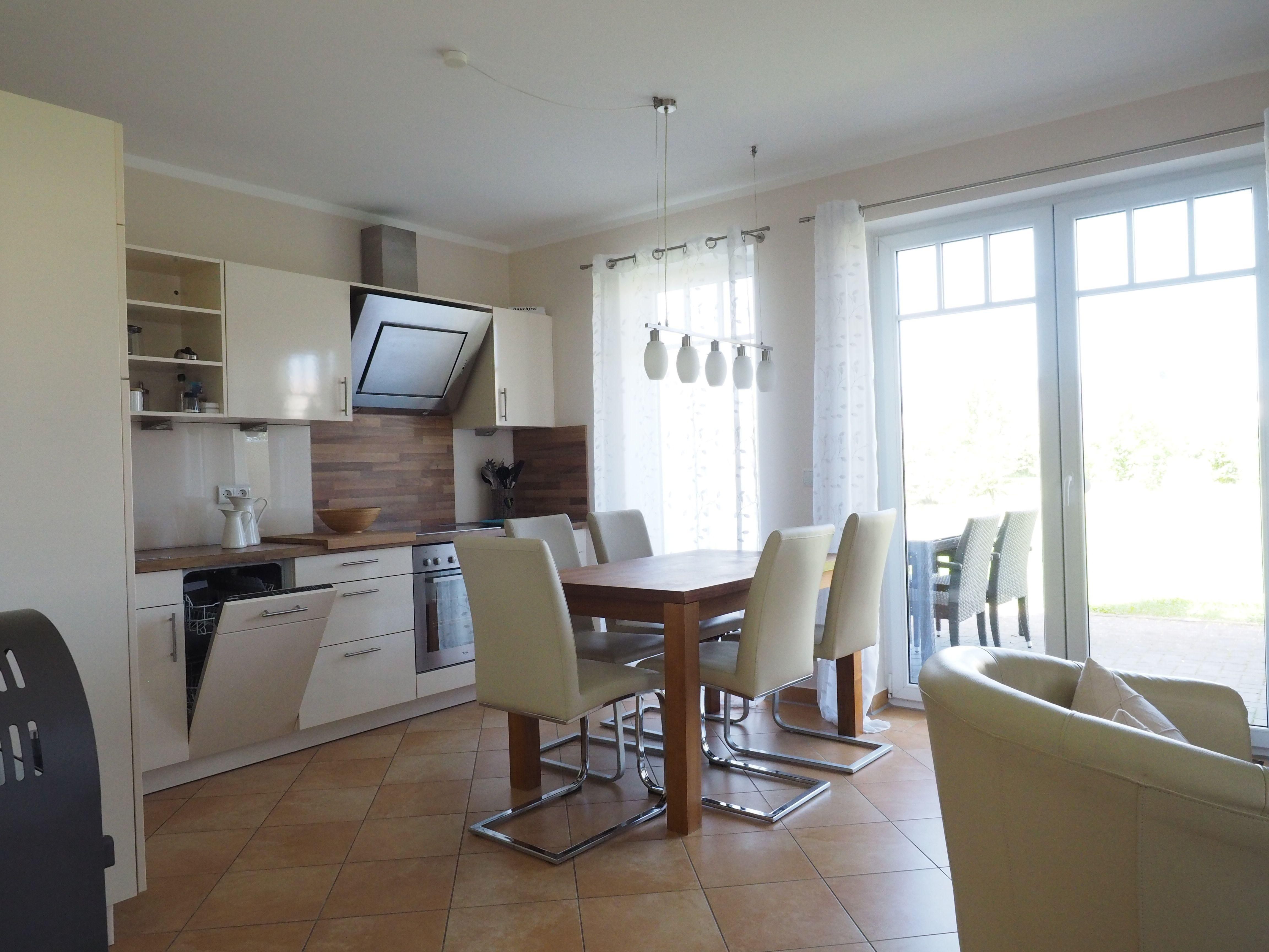 Küche mit Essbereich