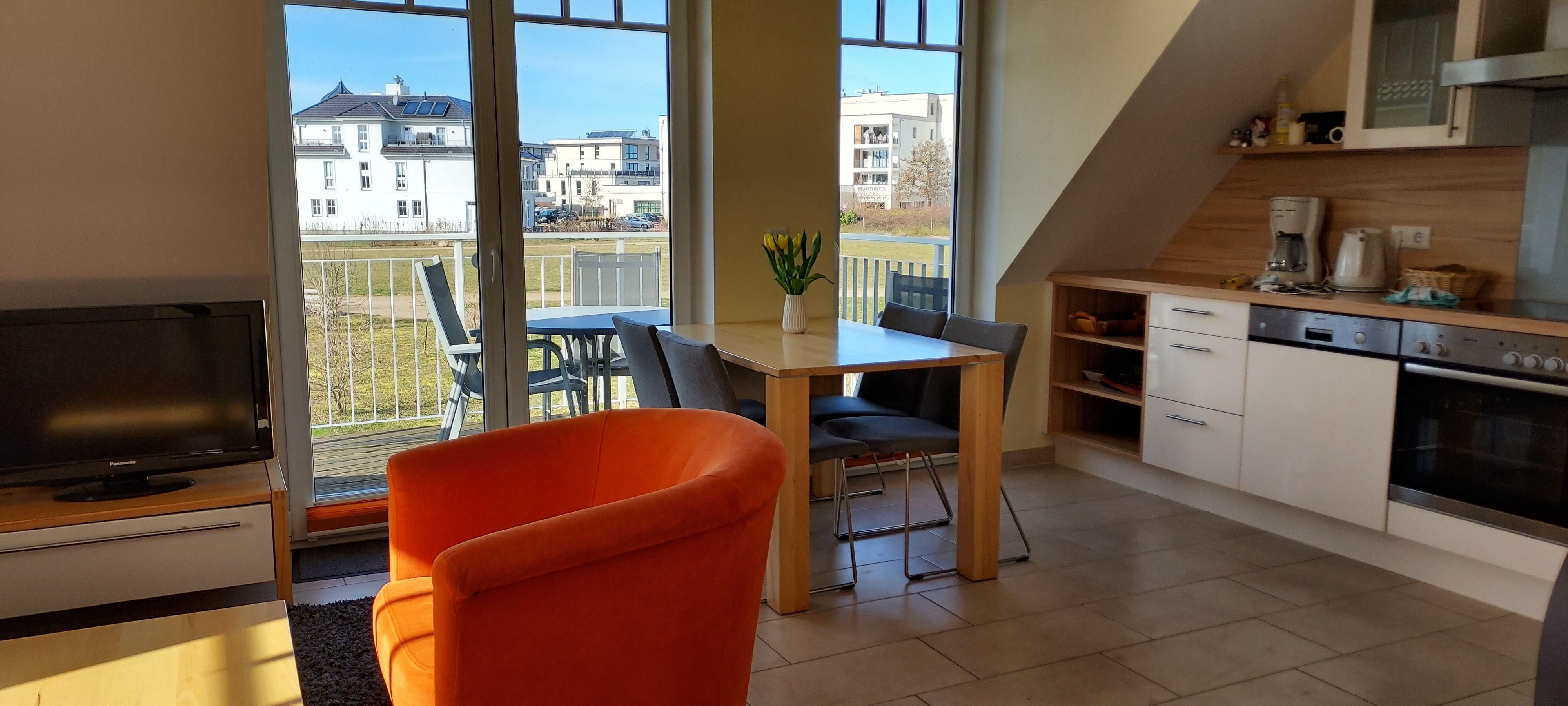 Küche mit Essbereich