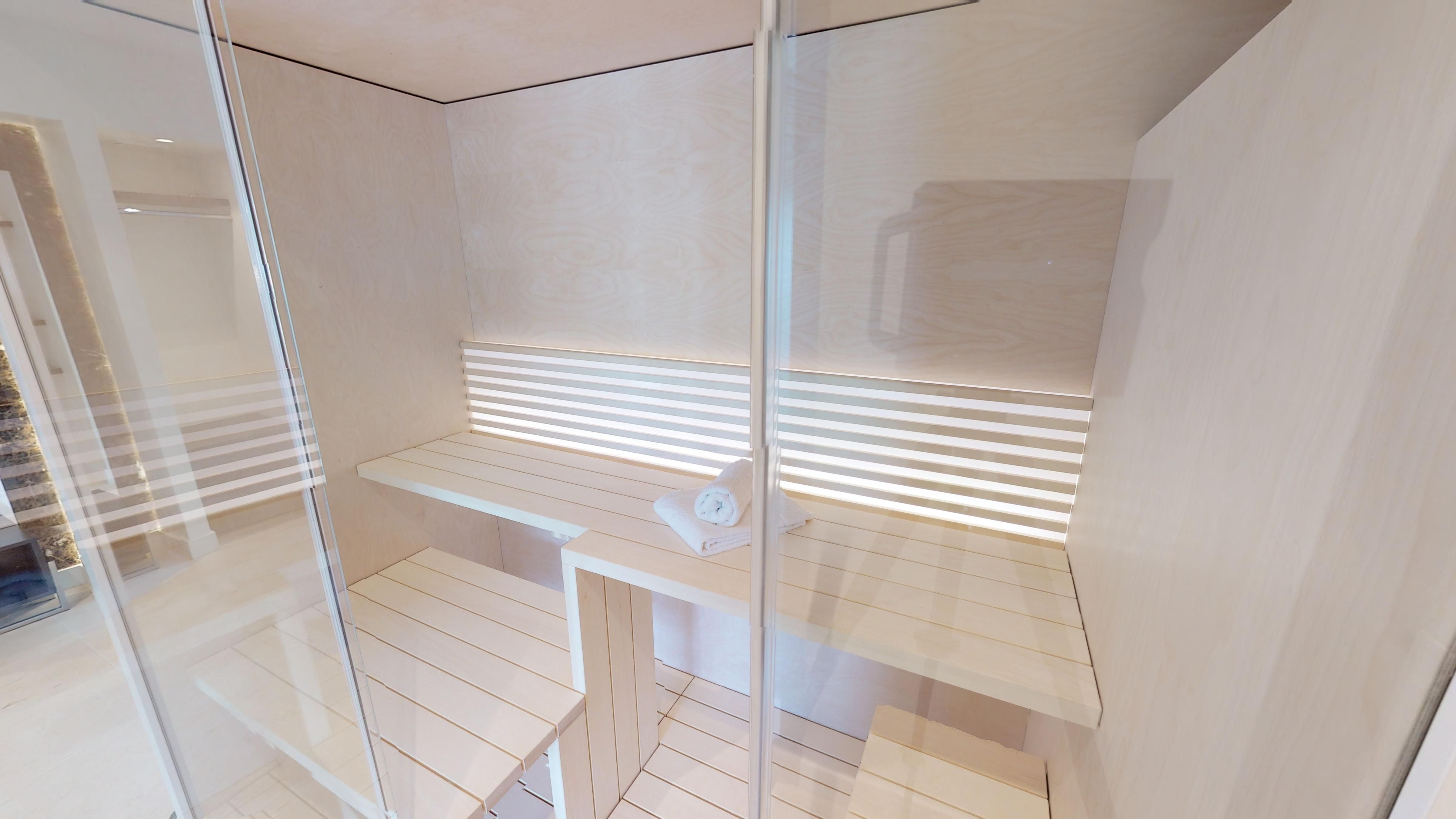 Strandnahe, luxuriöse Ferienwohnung mit Balkon & Sauna