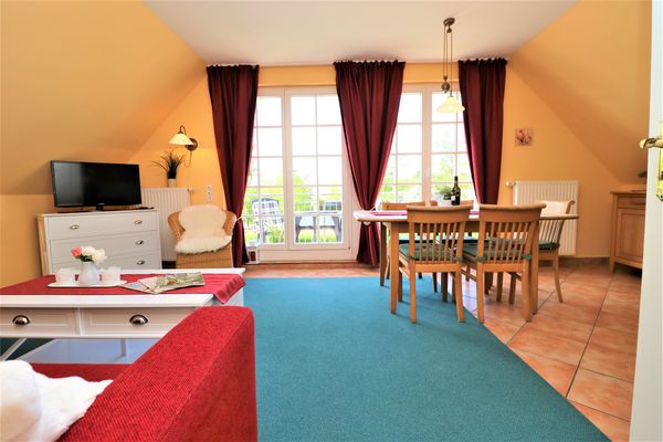 Ferienwohnung mit Balkon und Boddenblick, direkt am Hafen von Wustrow