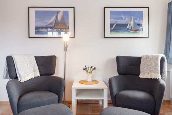 Abendsonne: eine wunderschöne Ferienwohnung im Reetdachhaus Pesel in Norddorf auf Amrum, WLAN, Meerblick, Garten, Sauna, Strandkorb