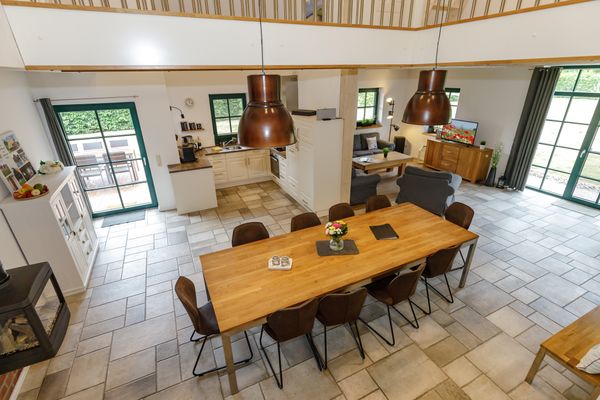 Großzügiges Ferienhaus Reethaus Meyer mit Sauna, Garten und nahe Ostseestrand