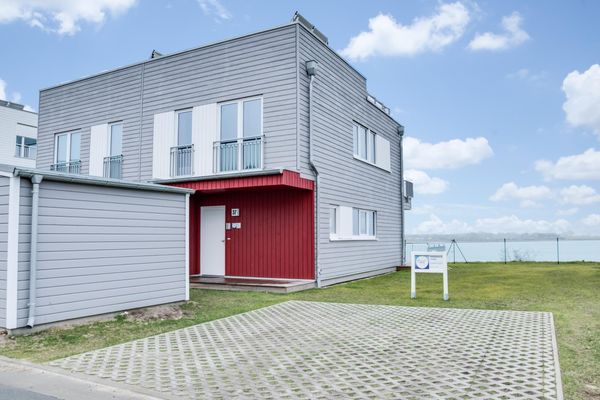  Living - Fassade / Eingang
