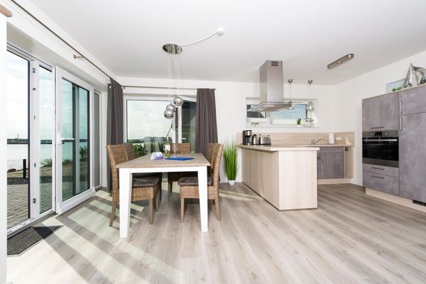  Yachtblick auf der Ostsee - Wohnzimmer