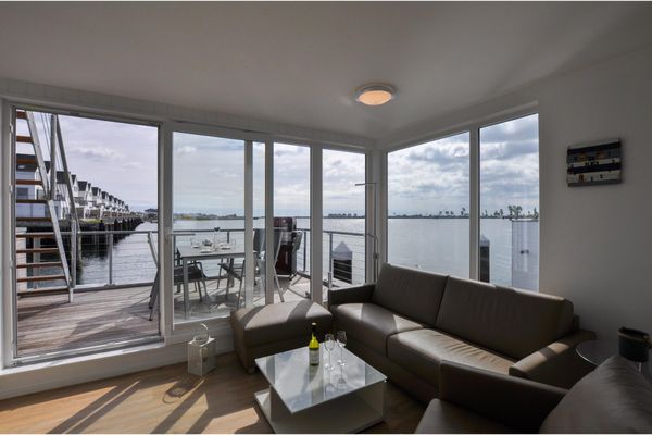  Hausboot - Wohnzimmer