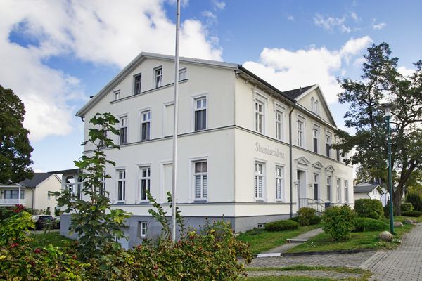 Anna Mari: Balkon, Meerblick