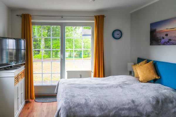 kombiniertes Wohn-Schlafzimmer mit integrierter Küche