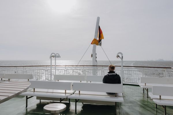 Hier beginnt der Urlaub: Auf dem Oberdeck die Sonne genießen!