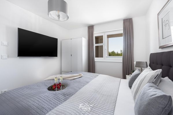  Take FIVE - Schlafzimmer