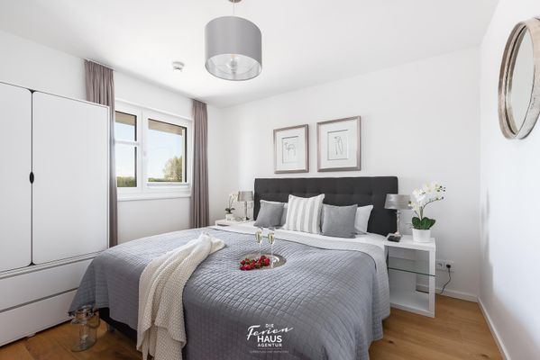  Take FIVE - Schlafzimmer