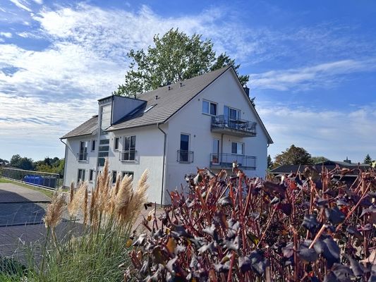 Moderne Erdgeschosswohnung mit 3 Schlafzimmern und Kamin
