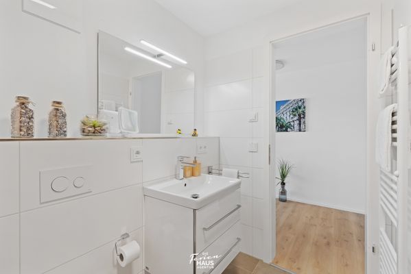  Cannes - Badezimmer