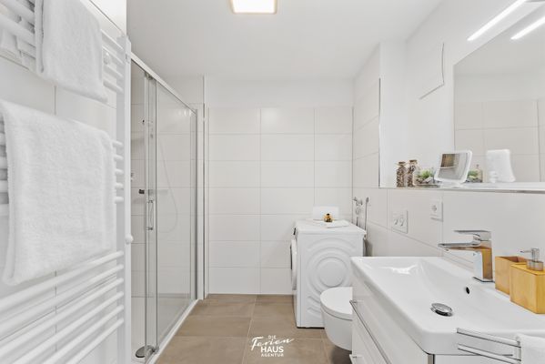 Cannes - Badezimmer