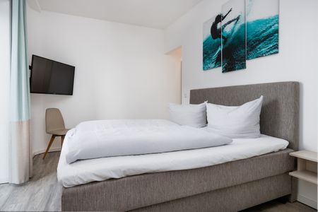 Ohlerich Speicher Ohlerich Speicher 2-13 Wismar - Schlafbereich mit Doppelbett, Flatscreen-TV