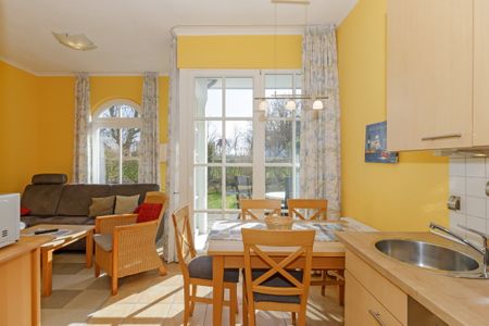 Apartmenthaus Atlantik Apartmenthaus Atlantik 004 Kühlungsborn - Küchenzeile mit Esstisch und Sitzgelegenheit
