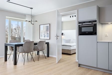 Strandresidenzen Binz-Prora Strandresidenzen Binz-Prora D4.4 Rügen - Wohn-Essbereich mit Esstisch und Sitzgelegenheit