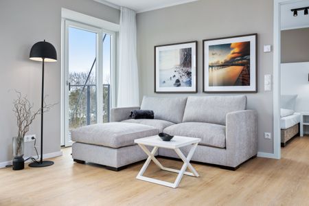 Strandresidenzen Binz-Prora Strandresidenzen Binz-Prora D5.5 Rügen - Wohn-Essbereich mit Couch