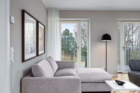 Strandresidenzen Binz-Prora Strandresidenzen Binz-Prora V2.1 Rügen - Wohn-Essbereich mit Couch