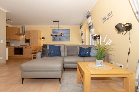 Apartment-Residenz Ostseestrand Apartment-Residenz Ostseestrand 32 Kühlungsborn - Wohn-Essbereich mit Couch
