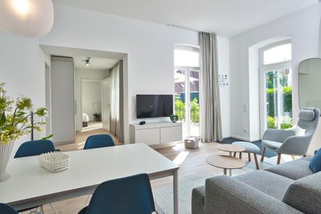 Lüttjeod Apartmentvilla Lüttjeod Apartmentvilla 06 Langeoog - Wohn-Essbereich mit Couch, Sessel und Flatscreen TV