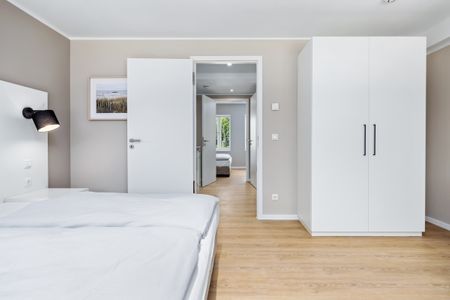 Strandresidenzen Binz-Prora Strandresidenzen Binz-Prora D0.2 Rügen - Schlafzimmer mit Doppelbett und Kleiderschrank