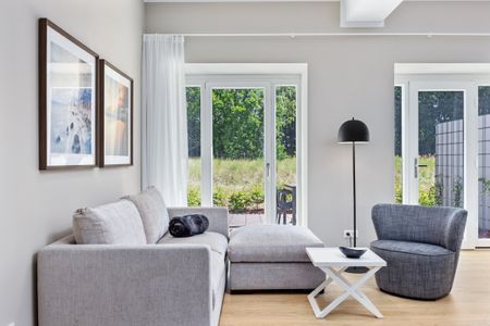 Strandresidenzen Binz-Prora Strandresidenzen Binz-Prora D0.7 Rügen - Wohn-Essbereich mit Couch
