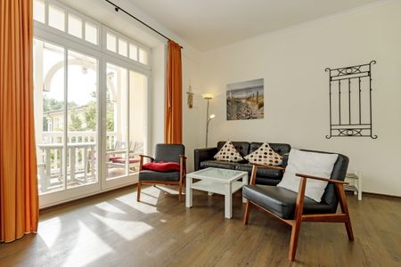 Dünenschloss Dünenschloss 1-17 Kühlungsborn - Wohn-Essbereich mit Couch