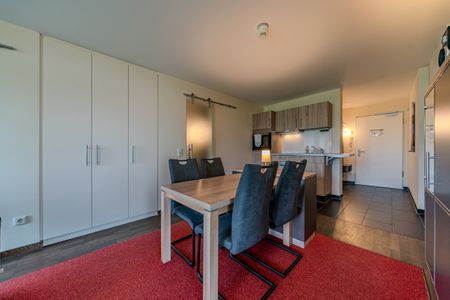 Resort Deichgraf Resort Deichgraf 31-08 Wremen - Wohn-Essbereich mit Couch