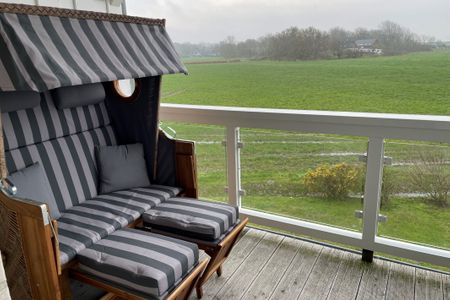 Resort Deichgraf Resort Deichgraf 31-10 Wremen - Balkon mit Strandkorb und Gartenmöbeln