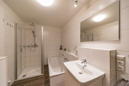 NordseeResort Friesland Ferienhäuser NordseeResort Friesland 11 Schillig - Badezimmer mit Dusche