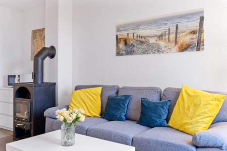 Urlauberdorf Urlauberdorf 33b Boltenhagen - Wohn-Essbereich mit Couch und Kaminofen