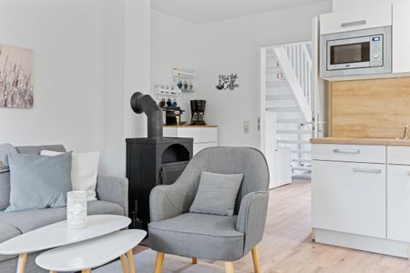 Urlauberdorf Urlauberdorf 42a Boltenhagen - Wohn-Essbereich mit Couch und Kaminofen