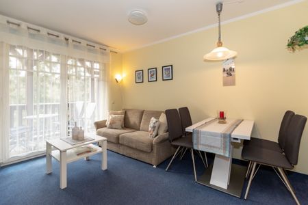 Ostseewelle Ostseewelle 19 Kühlungsborn - Wohn-Essbereich mit Couch