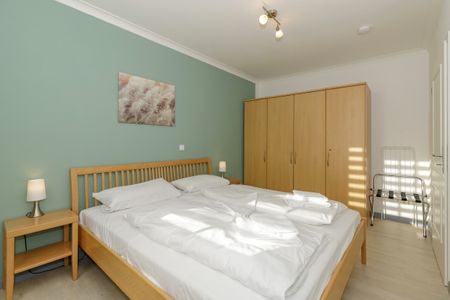 Apartment-Residenz Ostseestrand Apartment-Residenz Ostseestrand 21 Kühlungsborn - Schlafzimmer mit Doppelbett und Kleiderschrank