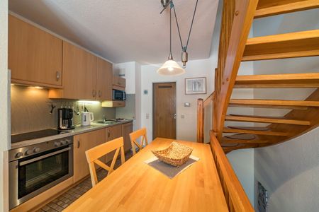 Hus Strandkieker Hus Strandkieker 09 Schillig - Kochbereich mit Esstisch und Sitzgelegenheit