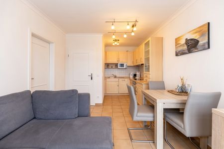 Apartment-Residenz Ostseestrand Apartment-Residenz Ostseestrand 35 Kühlungsborn - Wohn-Essbereich mit Couch und Esstisch